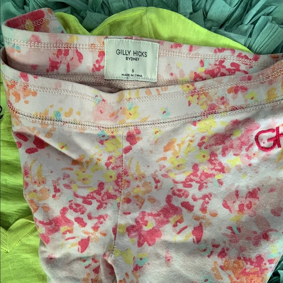 LAST CHANCE Gilly Hicks floral leggings and VS Pink tshirt set - Picture 3 of 6
